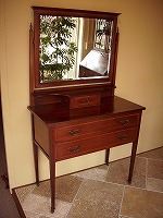 ���s �A���e�B�[�N�Ƌ�X Costante Antiques [�h���b�V���O�e�[�u�� P-102]
