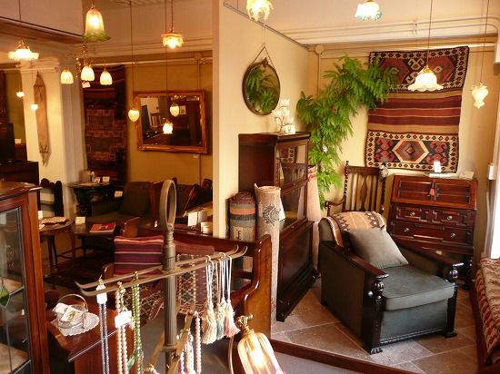 �f�U�C�i�[���I�񂾃I�[���h�L�����ƃM���x�W